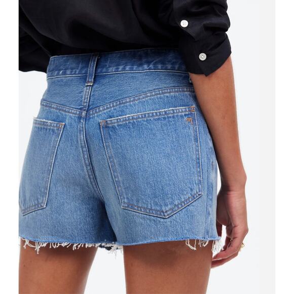Madewell the Relaxed Denim Shorts in Kelton Wash: Raw-Hem Edition Low Rise sz 31 - Picture 2 of 10